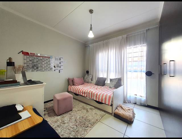 3 BEDROOM APARTMENT RENTED IN FOURWAYS